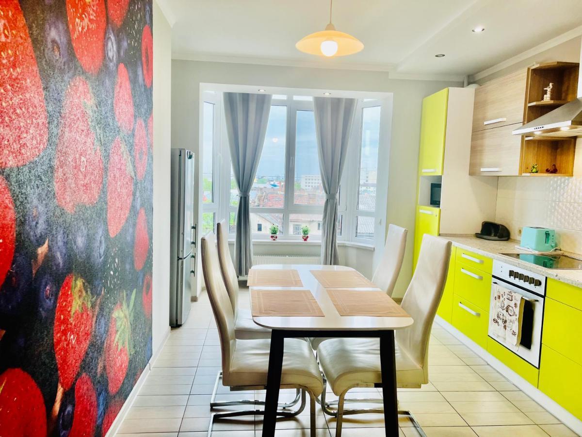 Apartaments Sichovyh Strilciv 68a Iwano-Frankiwsk Exterior foto