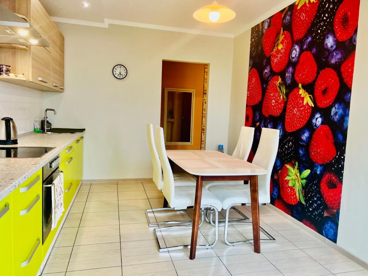 Apartaments Sichovyh Strilciv 68a Iwano-Frankiwsk Exterior foto