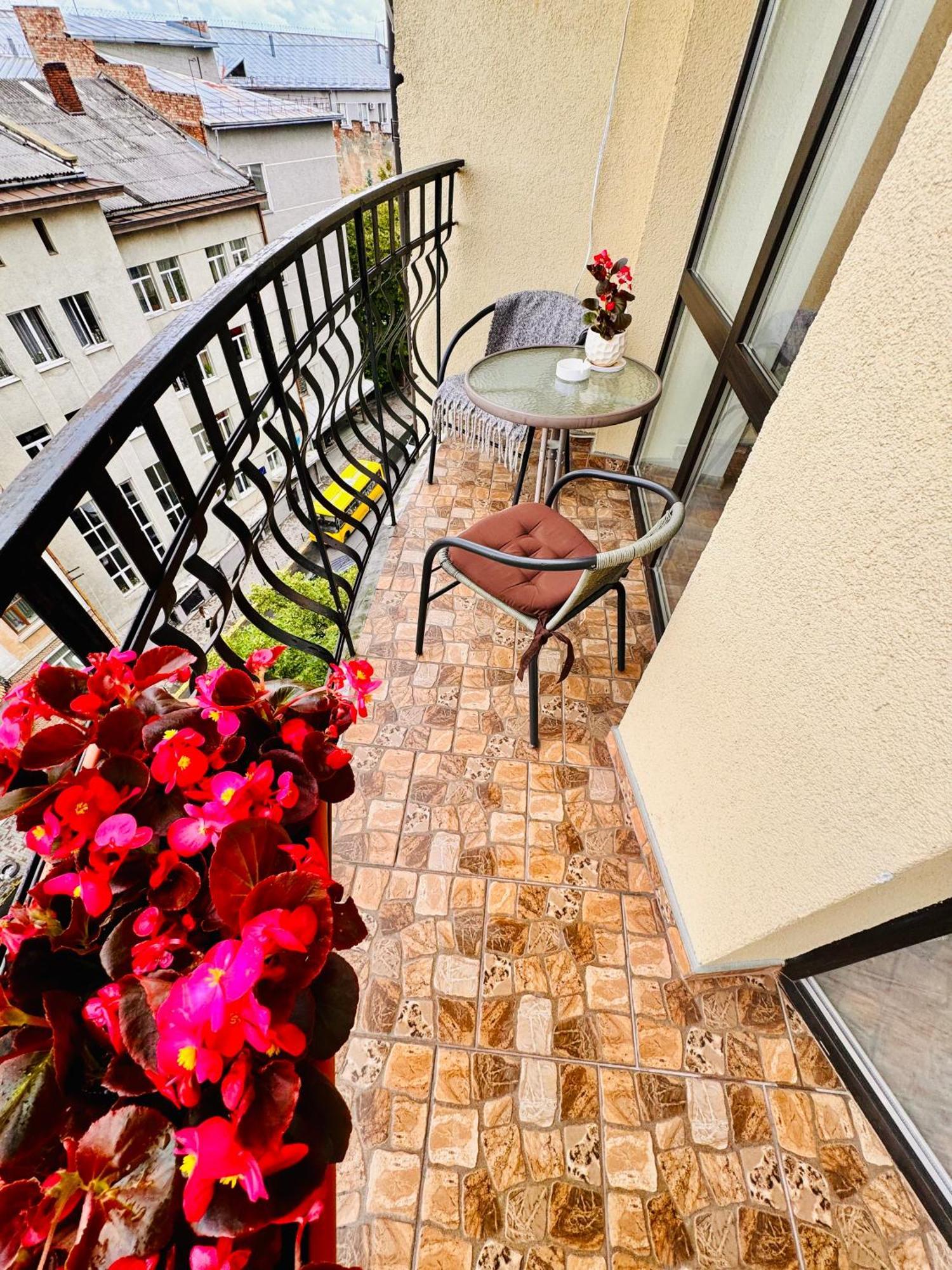 Apartaments Sichovyh Strilciv 68a Iwano-Frankiwsk Exterior foto